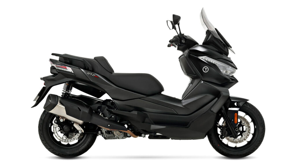 VOGE SR4 Radar versus BMW C 400